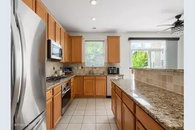 5566 Cloverdale Road, Hanover Park, IL 60133 - Photo 9
