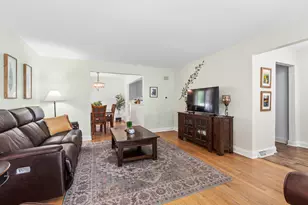 6722 W 93rd St, Oak Lawn, IL 60453 - Photo 5