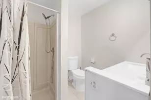 9045 Emerson Dr, Des Plaines, IL 60016 - Photo 17