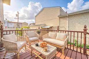 9045 Emerson Dr, Des Plaines, IL 60016 - Photo 25