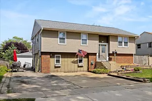 305 Hickory Ave, Romeoville, IL 60446 - Photo 3