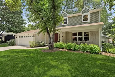619 Dawes Street, Libertyville, IL 60048 - Photo 1