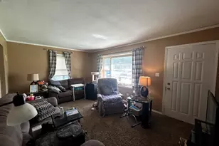 127 Holland Ct, Creve Coeur, IL 61610 - Photo 7
