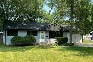 16260 W Arlington Dr, Libertyville, IL 60048 - Photo 1