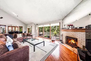 318 N Brookshore Dr, Shorewood, IL 60404 - Photo 9