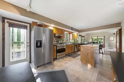 318 N Brookshore Drive, Shorewood, IL 60404 - Photo 3