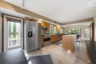 318 N Brookshore Dr, Shorewood, IL 60404 - Photo 3