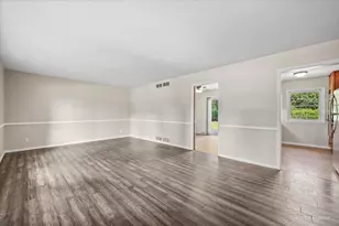 136 Scott Dr, East Dundee, IL 60118 - Photo 5