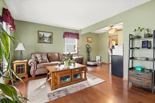 1860 Carl Dr, Round Lake Beach, IL 60073 - Photo 5
