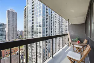 33 W Delaware Pl, Chicago, IL 60610 - Photo 17
