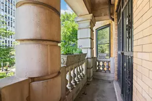 453 W Fullerton Pkwy, Chicago, IL 60614 - Photo 3