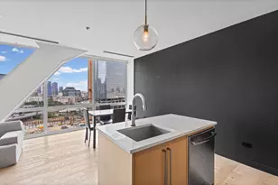 510 W Erie St, Chicago, IL 60654 - Photo 5