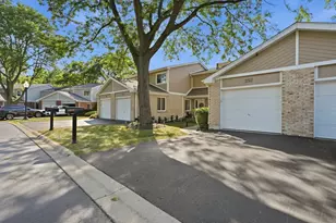 252 W Golfview Terrace, Palatine, IL 60067 - Photo 1