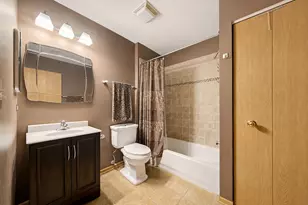 7411 Grandview Ct, Carpentersville, IL 60110 - Photo 17
