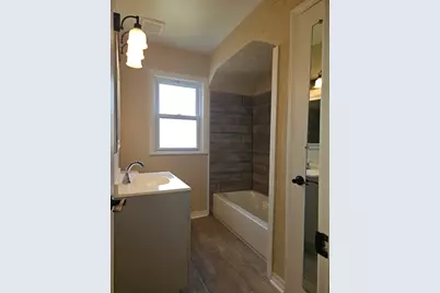10638 S Eberhart Avenue, Chicago, IL 60628 - Photo 9