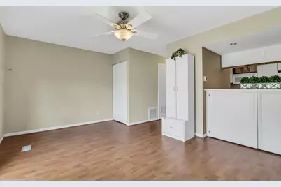 539 Quail Creek Drive, Grayslake, IL 60030 - Photo 11
