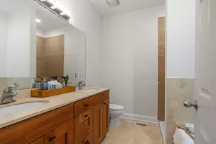 4662 N Winthrop Ave, Chicago, IL 60640 - Photo 11