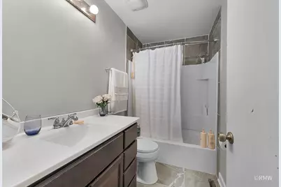 1354 W Byron Avenue #B, Addison, IL 60101 - Photo 17