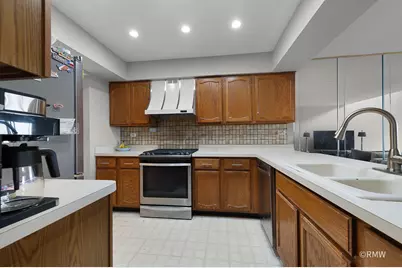 1354 W Byron Avenue #B, Addison, IL 60101 - Photo 7