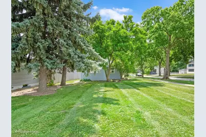 23 W Naperville Road, Westmont, IL 60559 - Photo 15