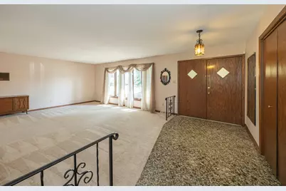 801 Memorial Drive, Calumet City, IL 60409 - Photo 3