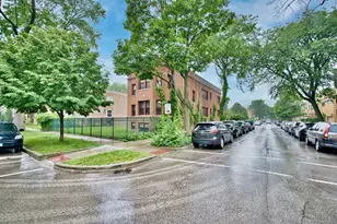 2437 W North Shore Ave, Chicago, IL 60645 - Photo 1