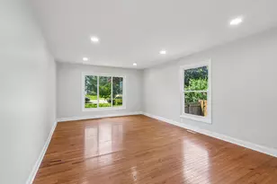 520 Woodlyn Dr, Aurora, IL 60505 - Photo 3