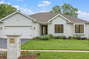 1004 Golden Ave, Woodstock, IL 60098 - Photo 1