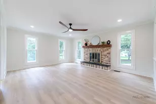 408 W Foxdale Ln, Arlington Heights, IL 60004 - Photo 9