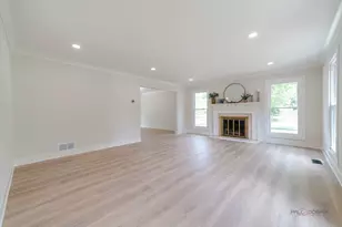 408 W Foxdale Ln, Arlington Heights, IL 60004 - Photo 3