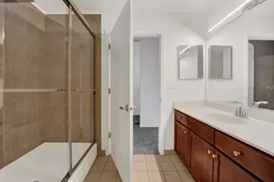 1000 W 15th St, Chicago, IL 60608 - Photo 17