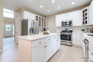 124 Carmella Dr, Crystal Lake, IL 60012 - Photo 5