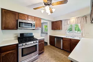 2218 N Williamsburg St, Arlington Heights, IL 60004 - Photo 7
