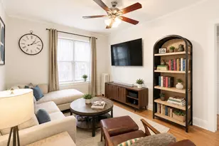654 W Oakdale Ave, Chicago, IL 60657 - Photo 3
