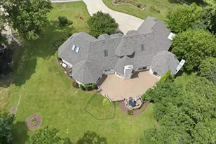34 Robin Hood Ranch, Oak Brook, IL 60523 - Photo 3