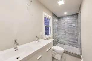1429 W Grand Ave, Chicago, IL 60642 - Photo 17