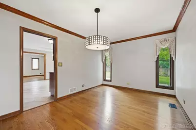 1054 S Oakland Avenue, Villa Park, IL 60181 - Photo 11