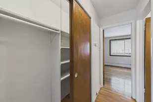 7019 N Ridge Blvd, Chicago, IL 60645 - Photo 19