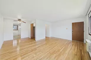7019 N Ridge Blvd, Chicago, IL 60645 - Photo 9