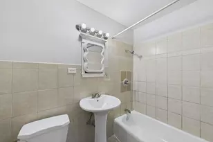 7019 N Ridge Blvd, Chicago, IL 60645 - Photo 21
