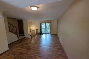 293 W Treehouse Ln, Round Lake, IL 60073 - Photo 9