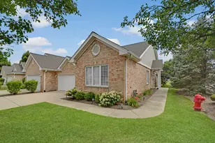 5553 Foxwoods Dr, Oak Lawn, IL 60453 - Photo 1