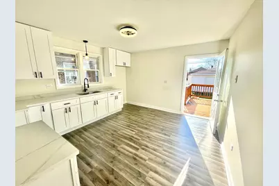 8312 S Phillips Avenue, Chicago, IL 60617 - Photo 5