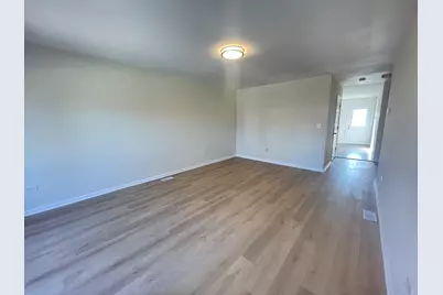 8312 S Phillips Avenue, Chicago, IL 60617 - Photo 3