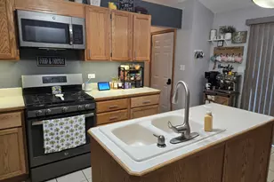 78 W 31st St, Steger, IL 60475 - Photo 17