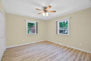 2205 Glenoak Dr, Champaign, IL 61821 - Photo 11