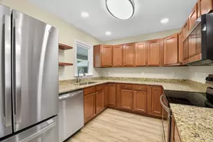 2205 Glenoak Dr, Champaign, IL 61821 - Photo 3