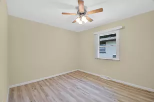 2205 Glenoak Dr, Champaign, IL 61821 - Photo 9