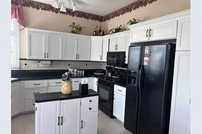 8 Canterbury Court, Lake in the Hills, IL 60156 - Photo 3