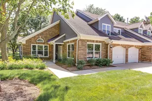 287 Willow Pkwy, Buffalo Grove, IL 60089 - Photo 1